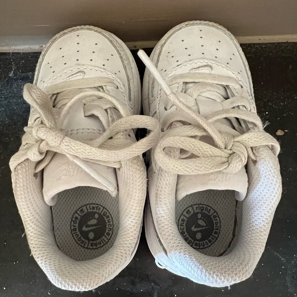 Children’s NIKE Air Forces - Picture 4 of 5